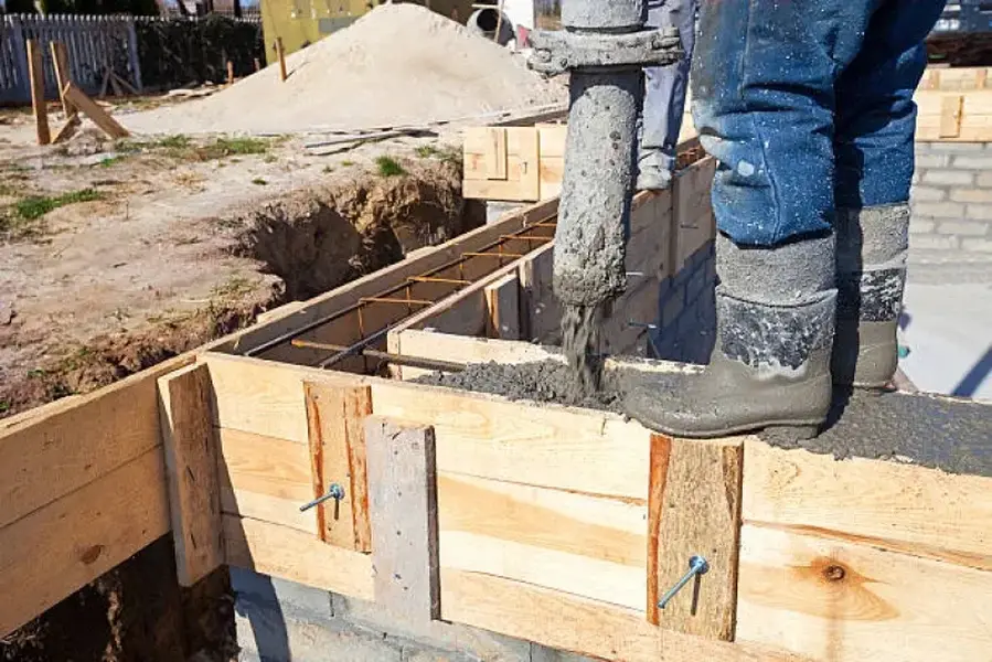 Platea de hormigón terminada en proyecto civil