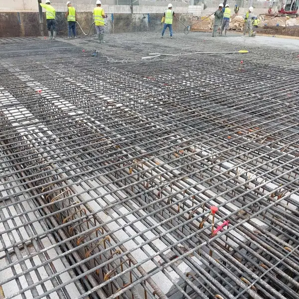 Encofrado y armado de estructura de hormigón